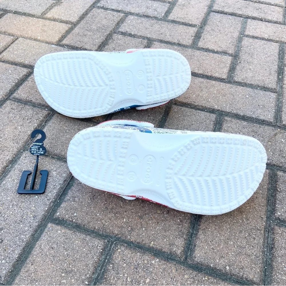 CROCS  Classic Clogs - Bandana - Women’s 10 / Mens 8 - White Red Blue Green NWT - Picture 3 of 9